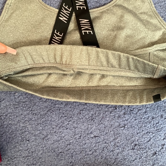 2 Nike sports bras - Picture 7 of 7